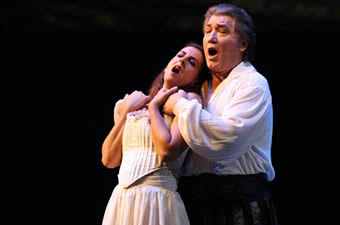 G. Donizetti Anna Bolena | Greek National Opera | Giovanna Seymour: Mary-Ellen Nesi, Enrico: Dimitris Kavrakos | photo © Stefanos