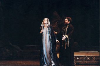 Bellini Norma | Greek National Opera | Adalgisa: Mary-Ellen Nesi, Pollione: Angelo Simos | Conductor: Armando Gatto | photo © Stefanos
